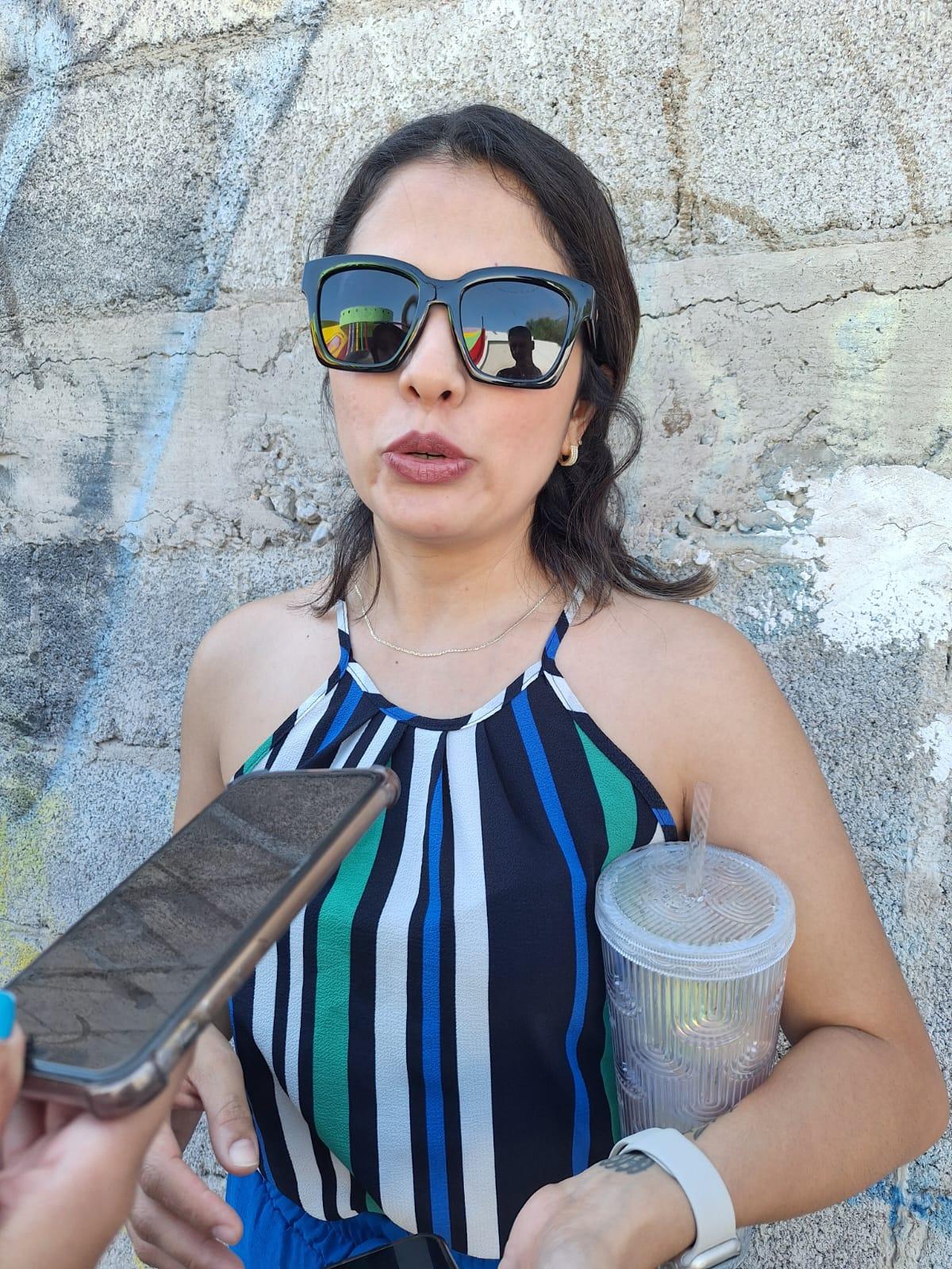 Dan de baja a niña tras queja de madre