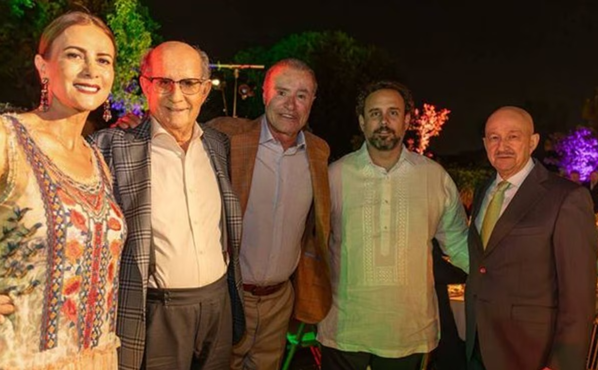 Reaparece Carlos Salinas de Gortari en fiesta de empresario en España