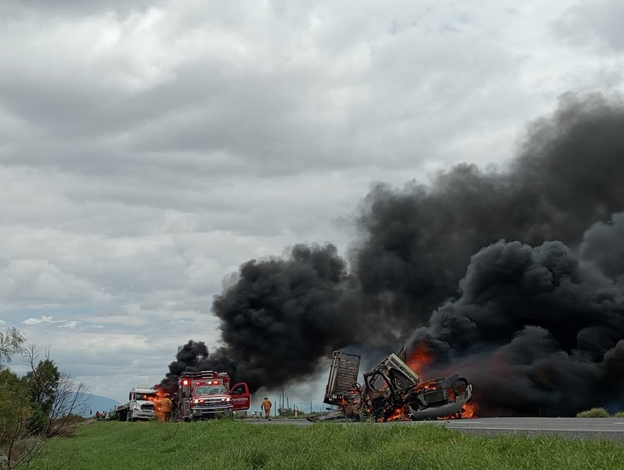 Choque de titanes… se incendian en la 57
