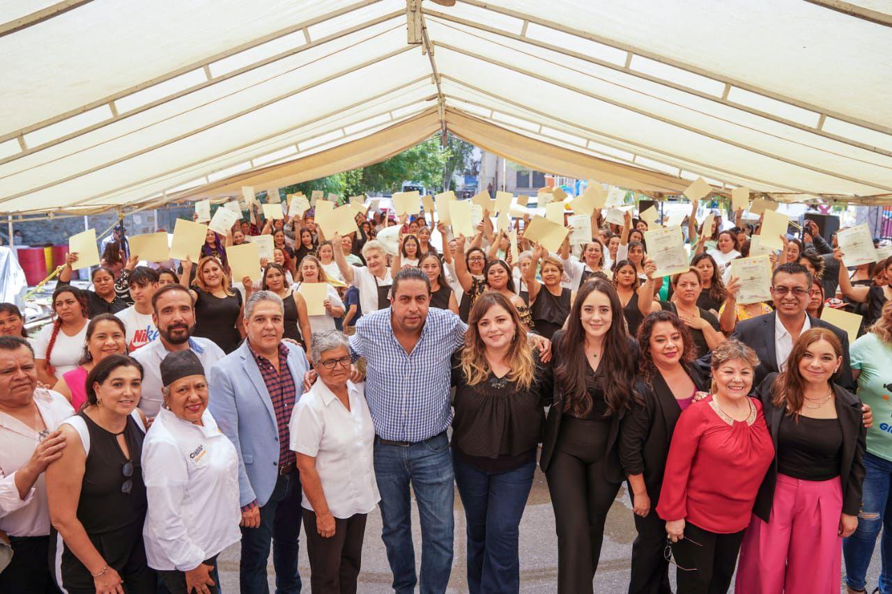 Se gradúan 132 alumnos en capacitación para el autoempleo