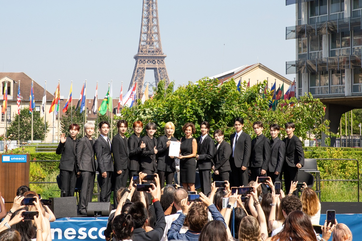 El grupo de K-pop Seventeen se convierte en embajador de la Unesco