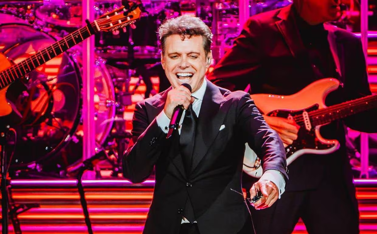 Luis Miguel felicita al padre de Paloma Cuevas en su cumpleaños 93