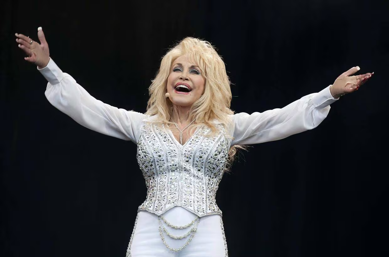 Dolly Parton lleva su vida a Broadway con el musical “Hello, I’m Dolly”