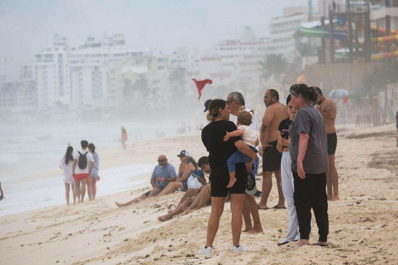 Huyen por ‘Beryl’ 33,700 turistas