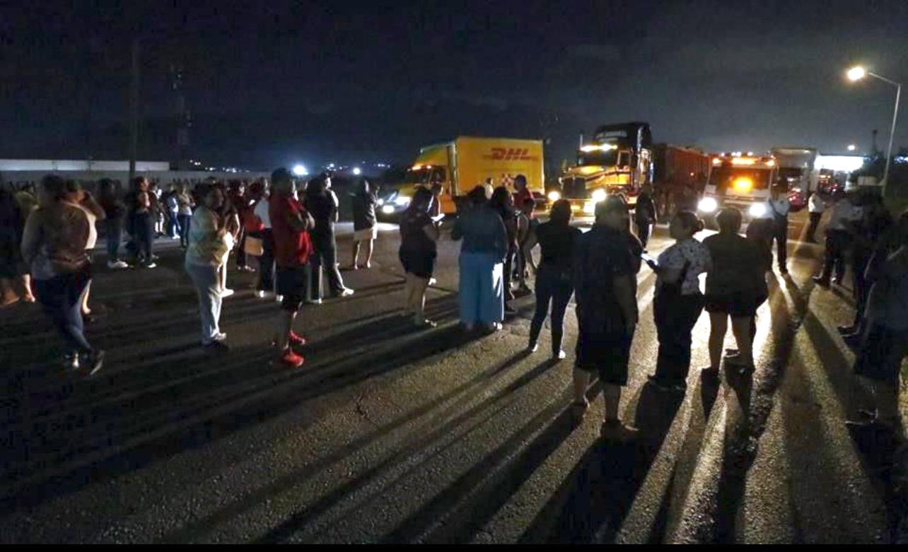 Cierran en NL carretera a Saltillo por crisis de agua