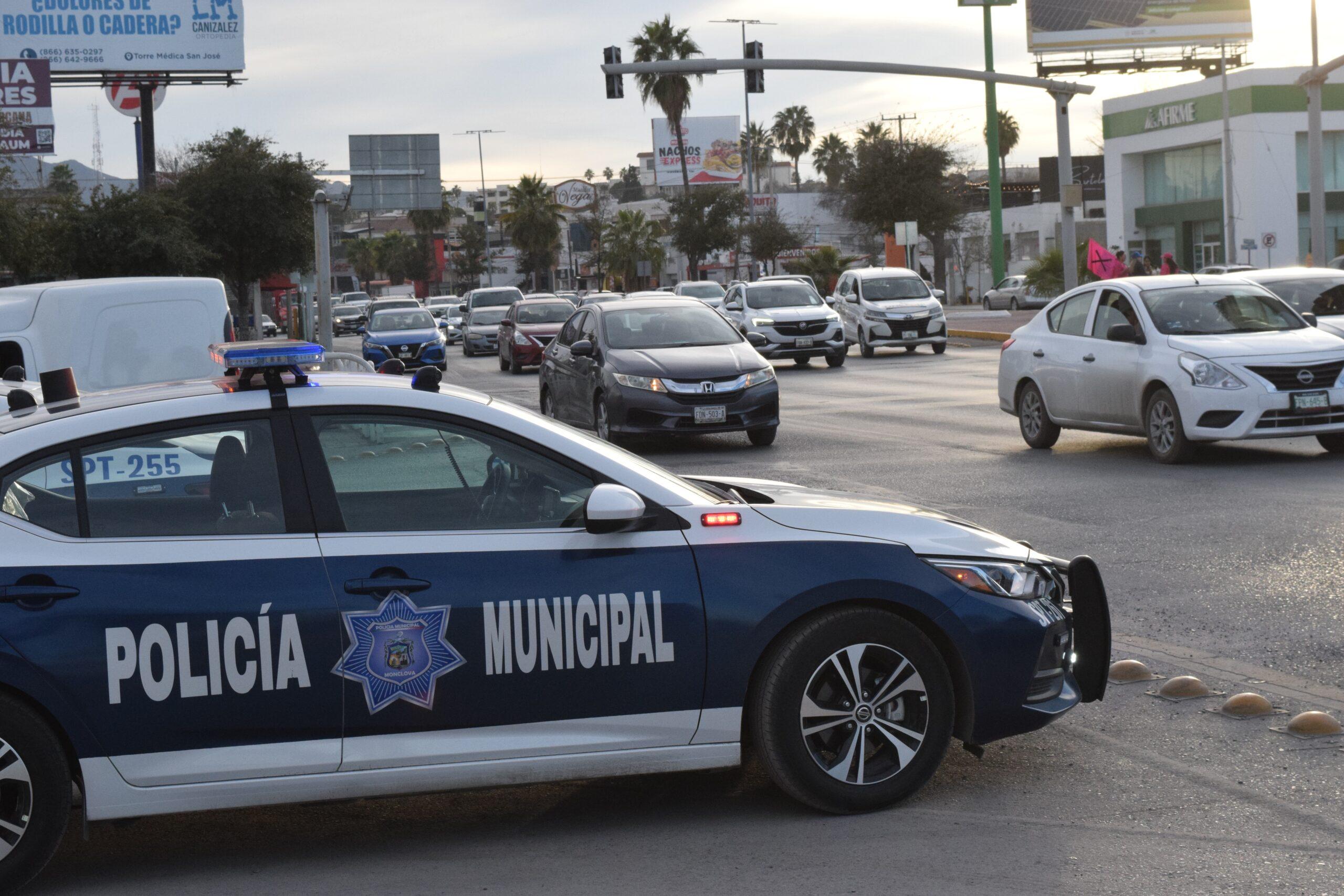Busca policía golpeadora regresar a la corporación
