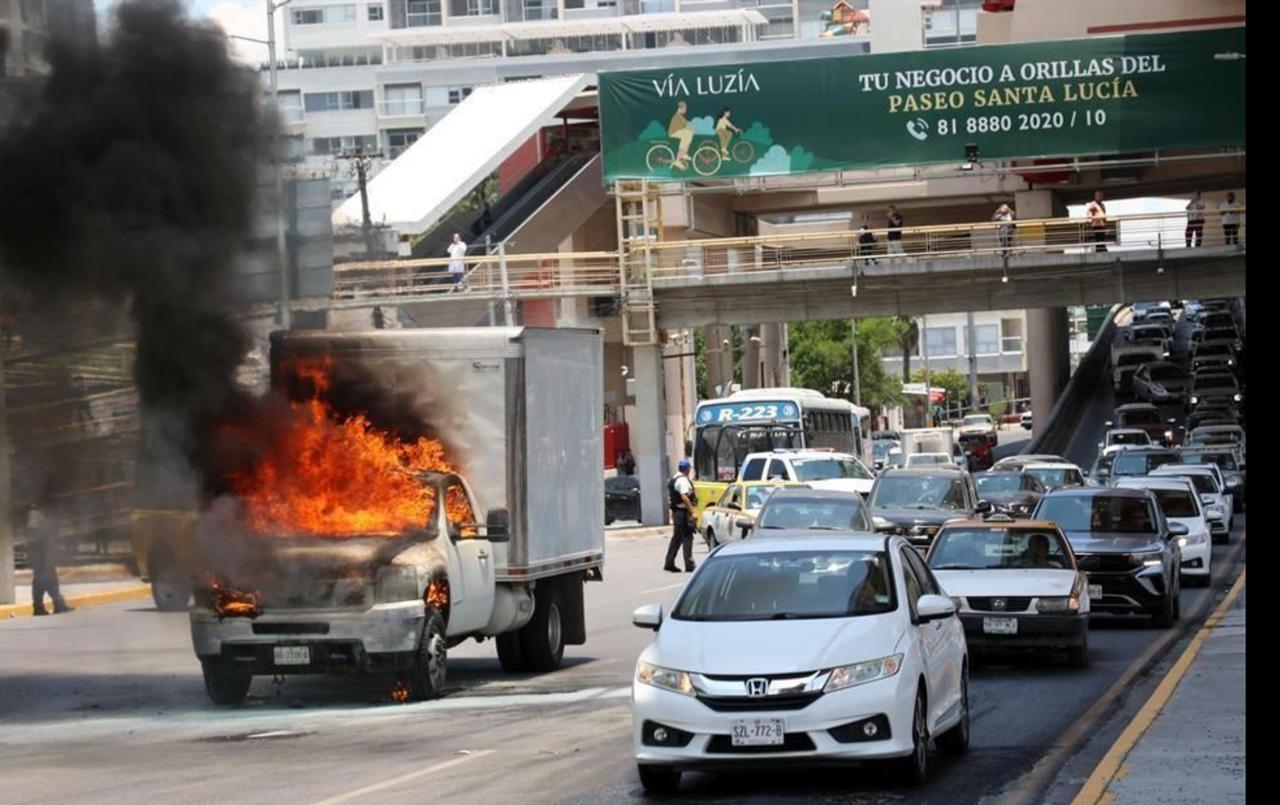 Compran camión y se les quema en Monterrey