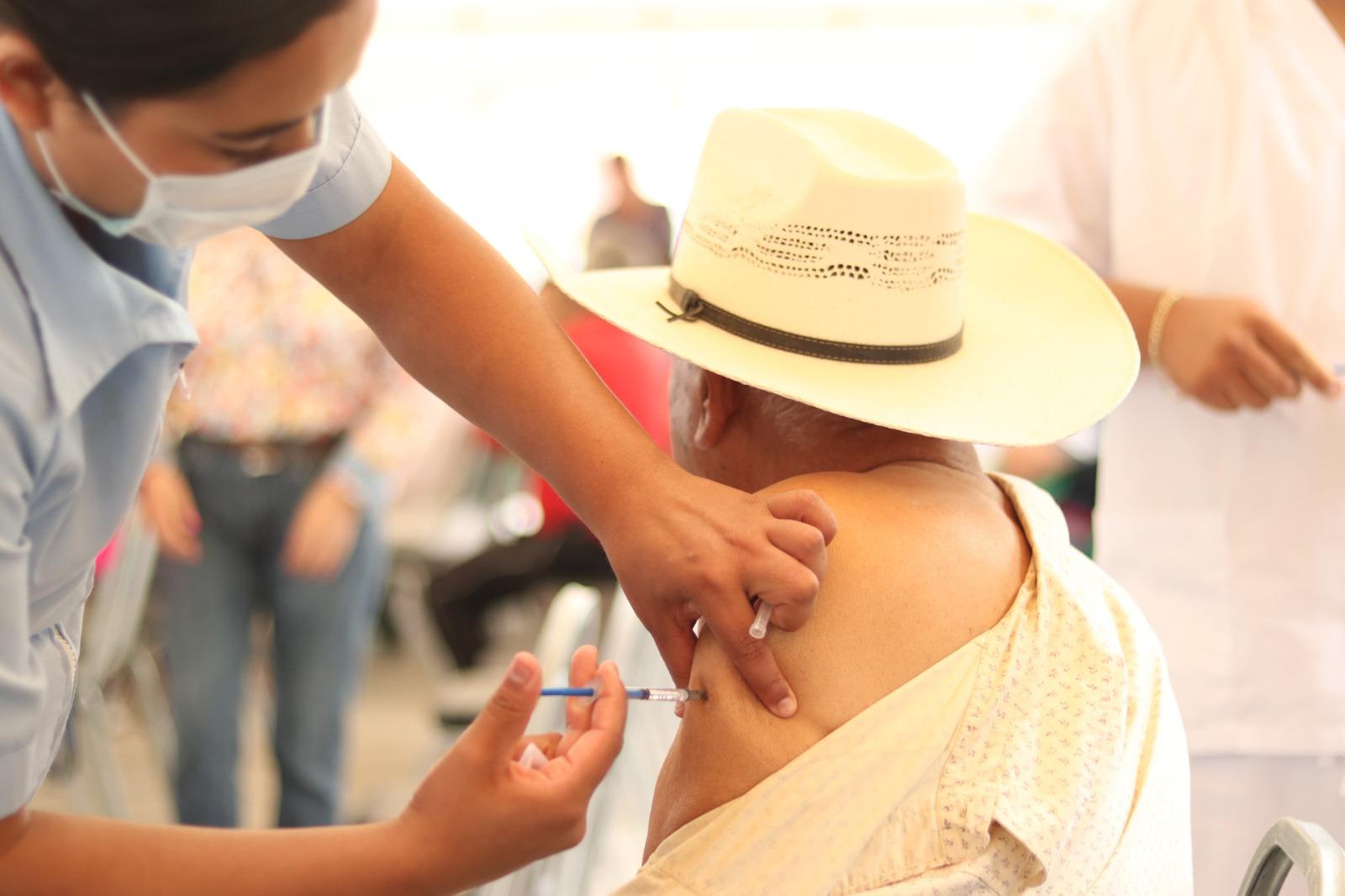 Atiende Caravana de Salud a 300 en Parras