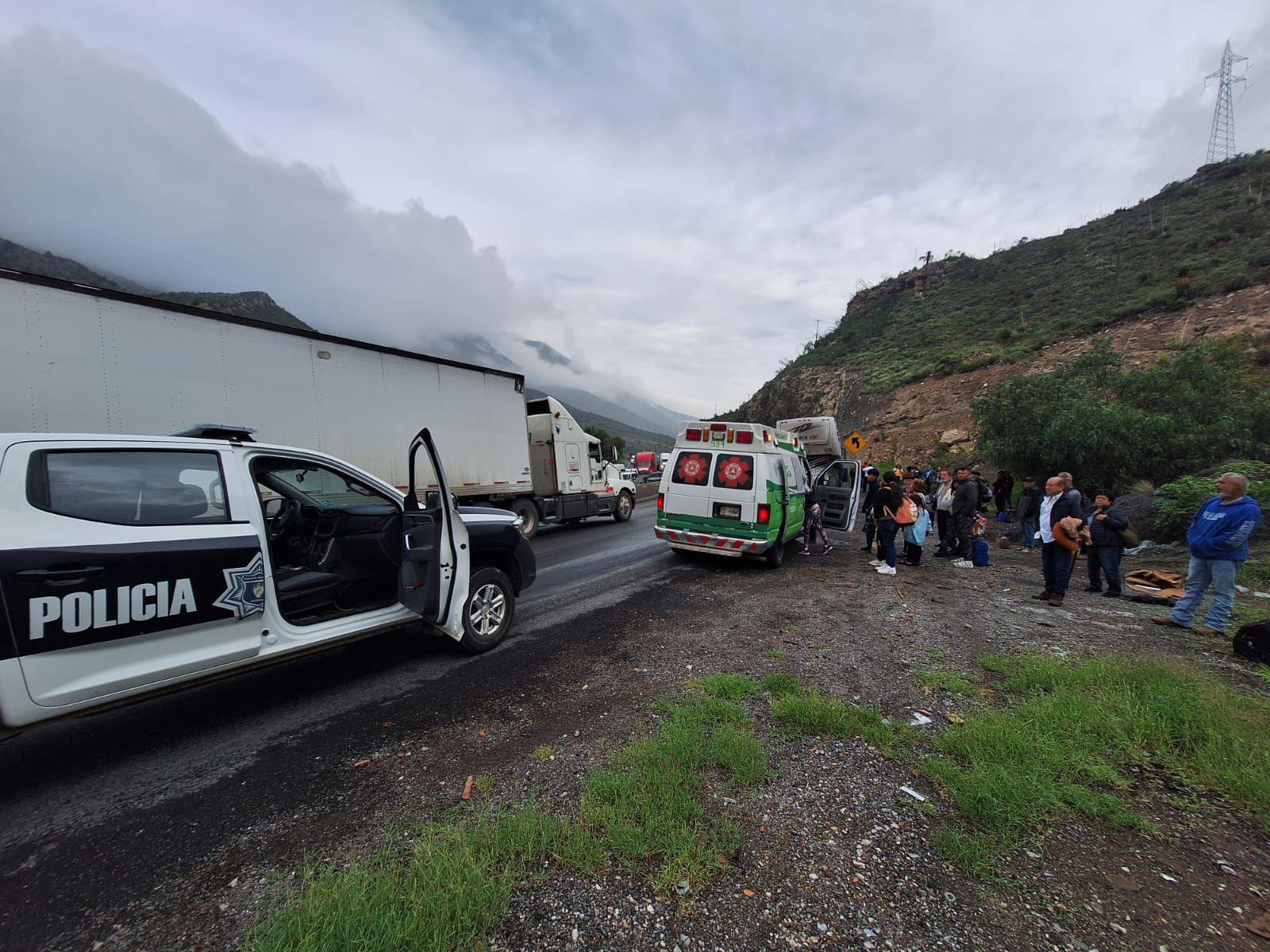 Tráiler sin frenos estampa autobús