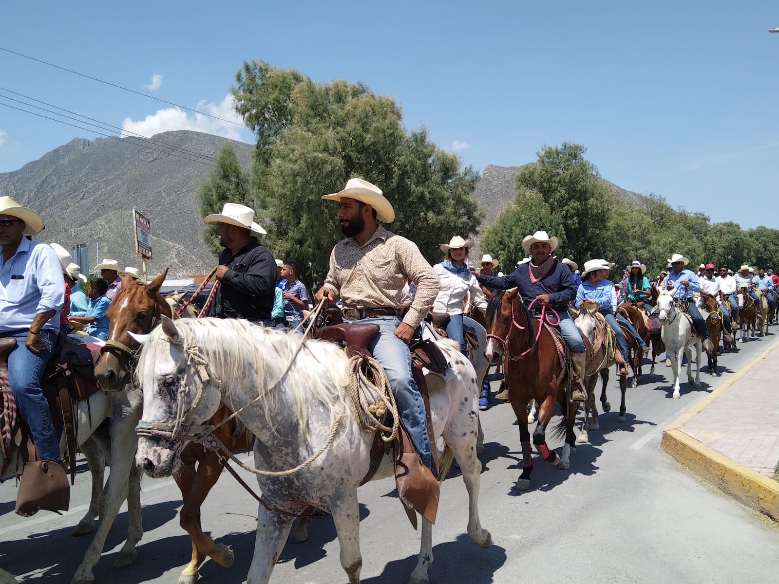Deleita a espectadores Cabalgata de 4-Ciénegas