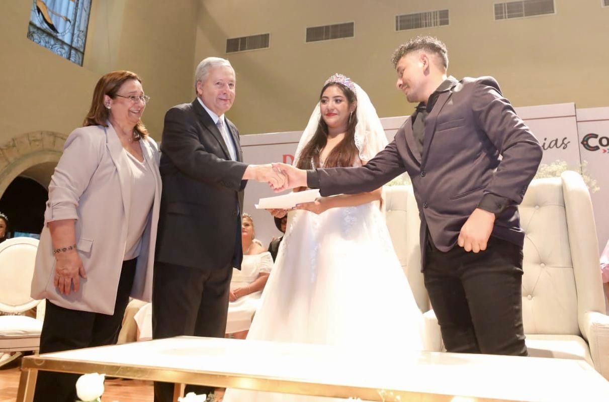 Dicen “Sí” saltillenses en Bodas Comunitarias