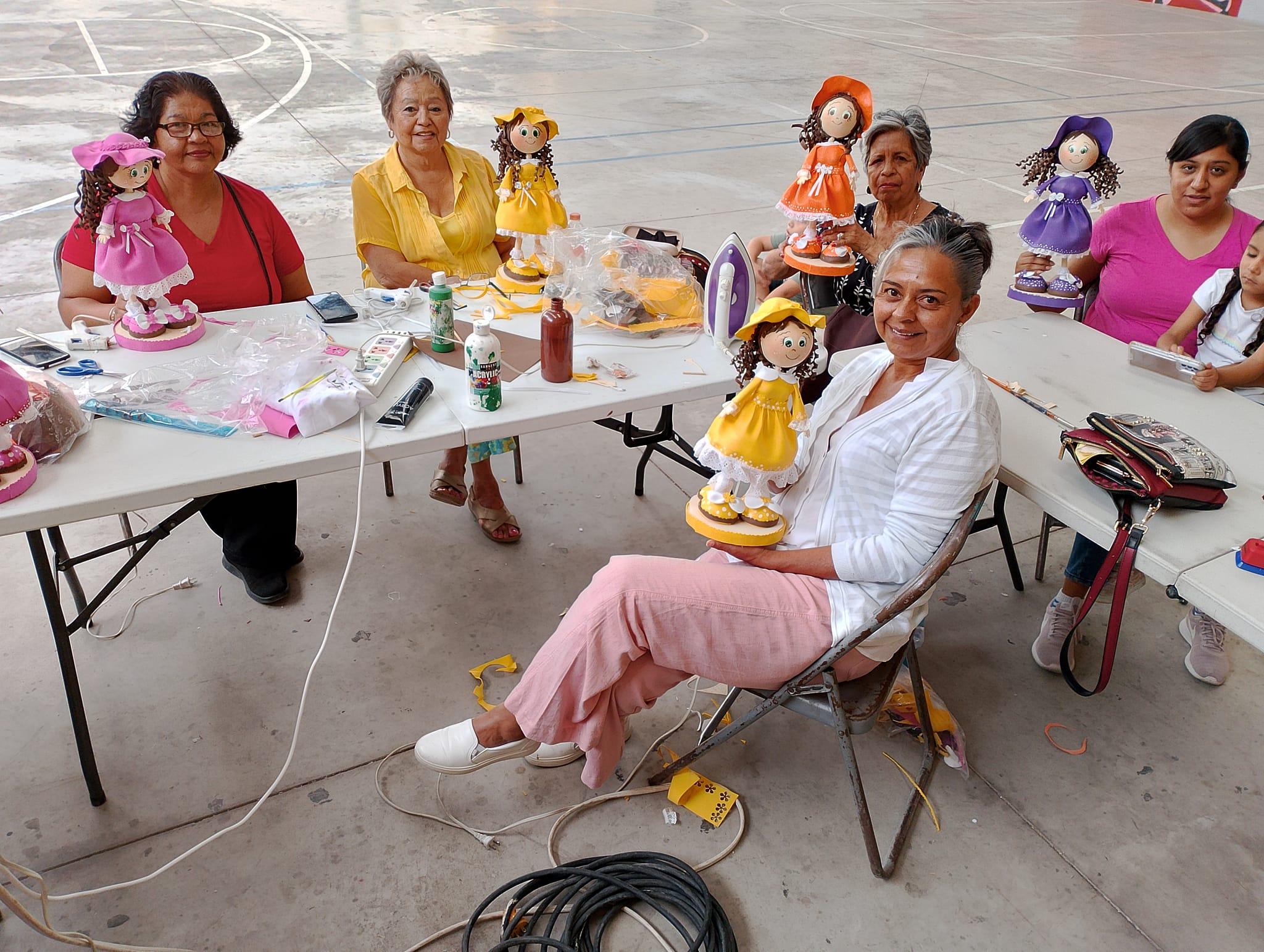 Comparte el arte de crear fofuchas