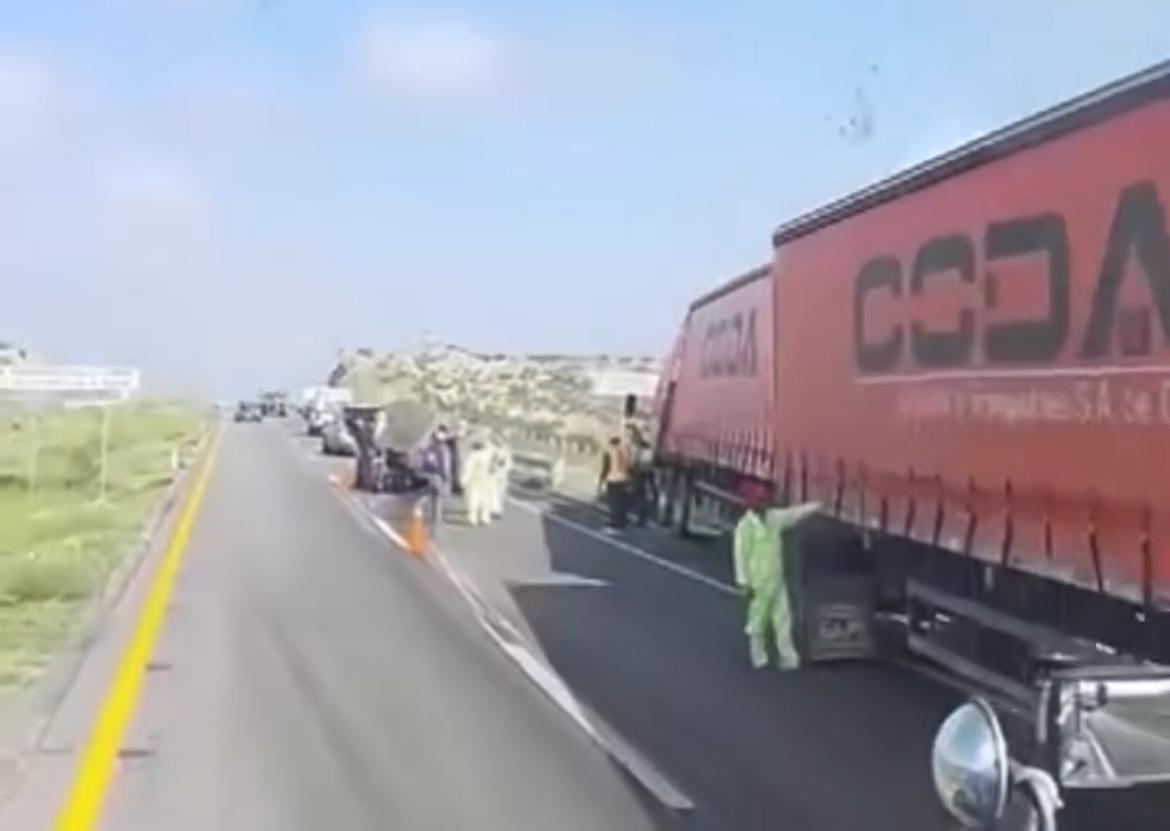 Impacta trailer tractor; quita vida a conductor