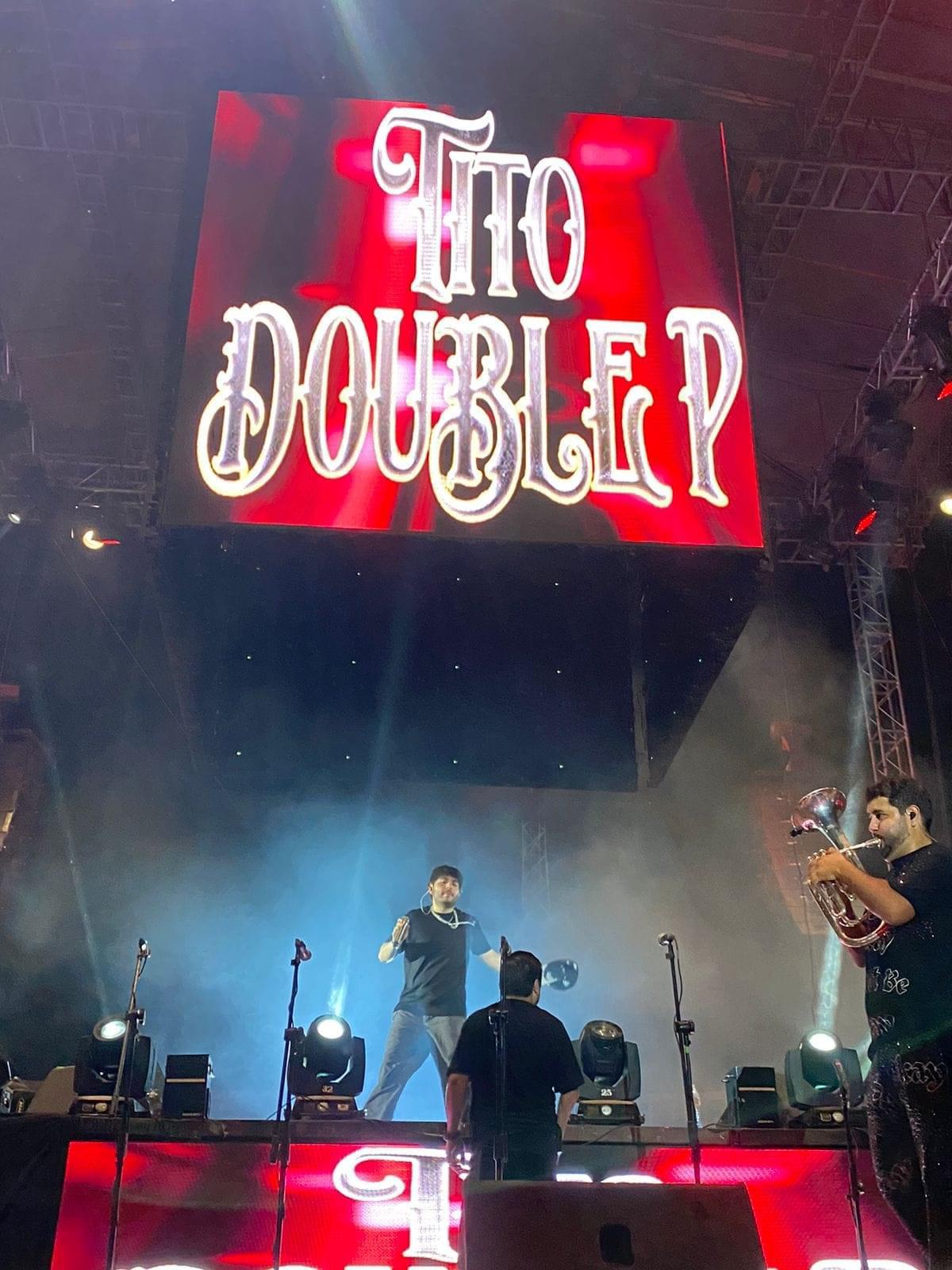 GABITO BALLESTEROS Y TITO DOUBLE P CANTAN A LA CHAVIZA  EN LA MÁS BUENA
