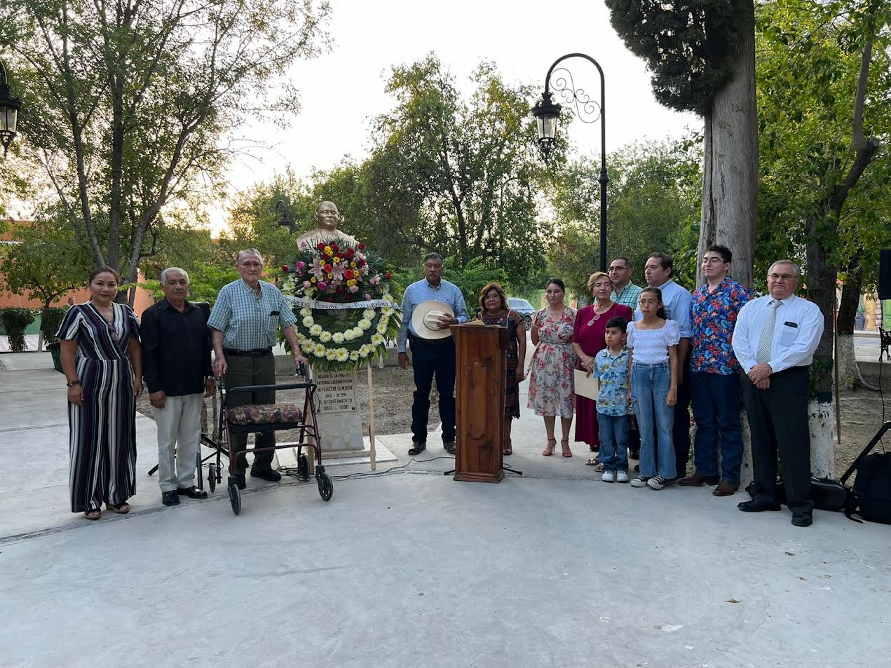 Rinde SB homenaje al Fundador de La Buena