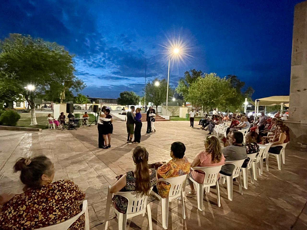 Todo un éxito noches de danzón en Sabinas