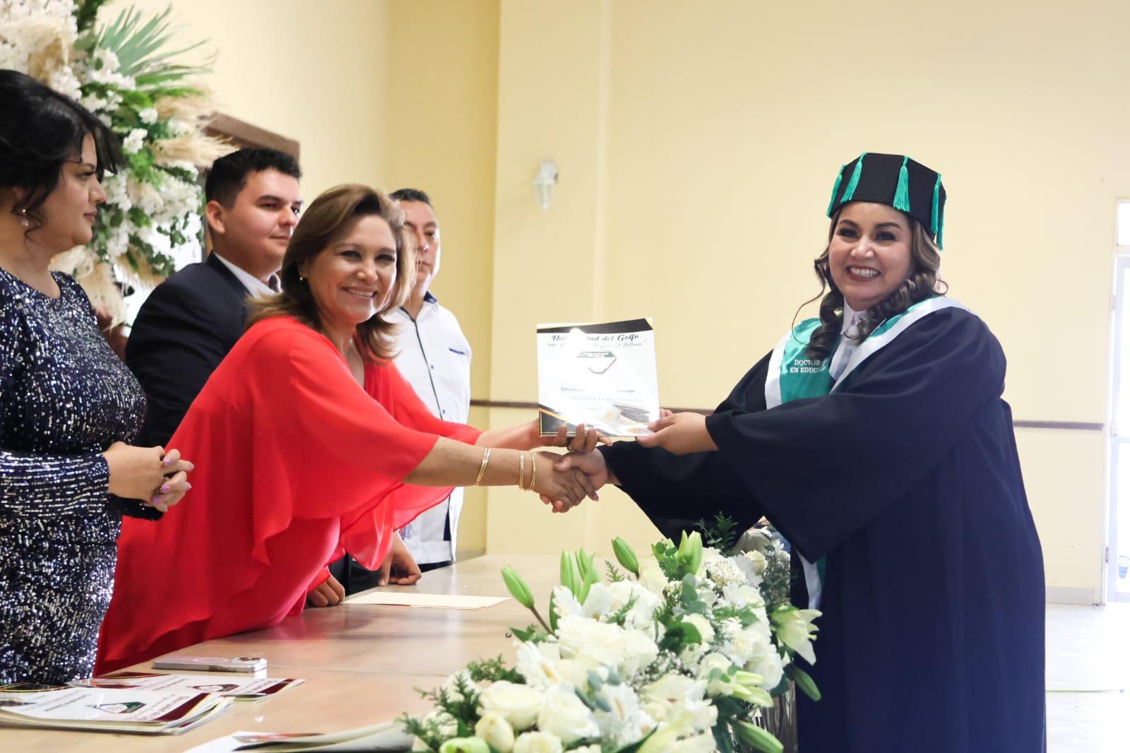 Atestigua Haro graduación de doctores en Educación