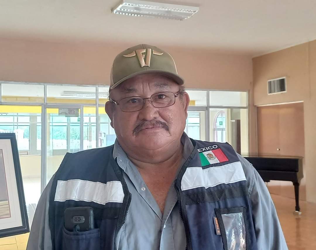 Alerta enjambre de abejas en clínica IMSS