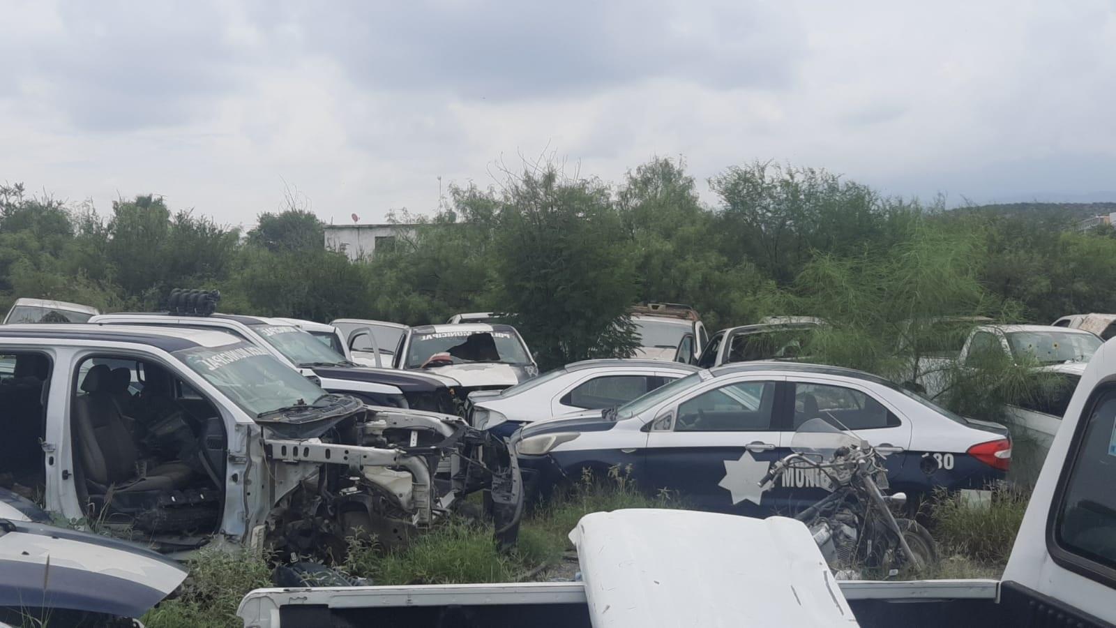 Venderán como chatarra 50 vehículos municipales