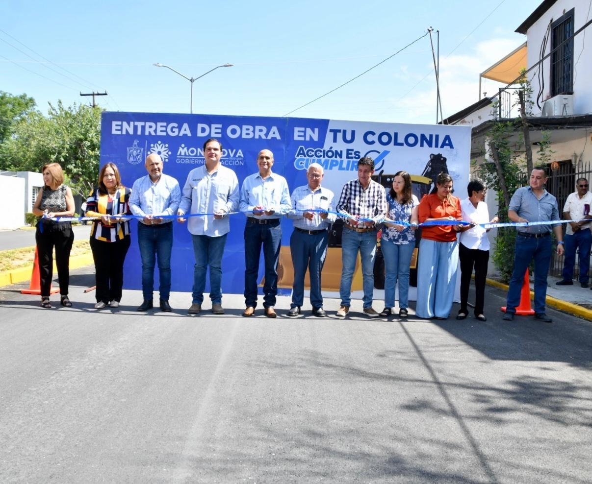 Entrega Dávila nuevo pavimento en Brisas