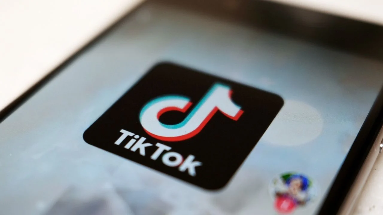 Los mexicanos prefieren ver sus noticias en TikTok más que en X (antes Twitter)