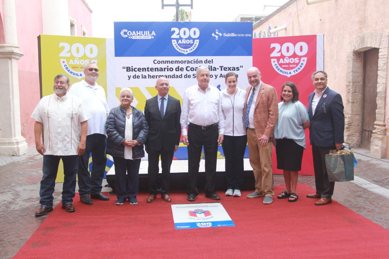 Develan placa conmemorativa del “Bicentenario de Coahuila-Texas y de la Hermandad de Saltillo y Austin”