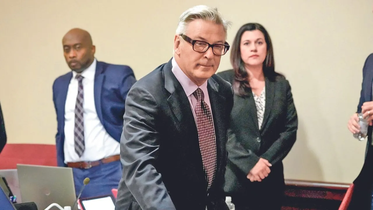 Anulan juicio contra Alec Baldwin por supresión de pruebas