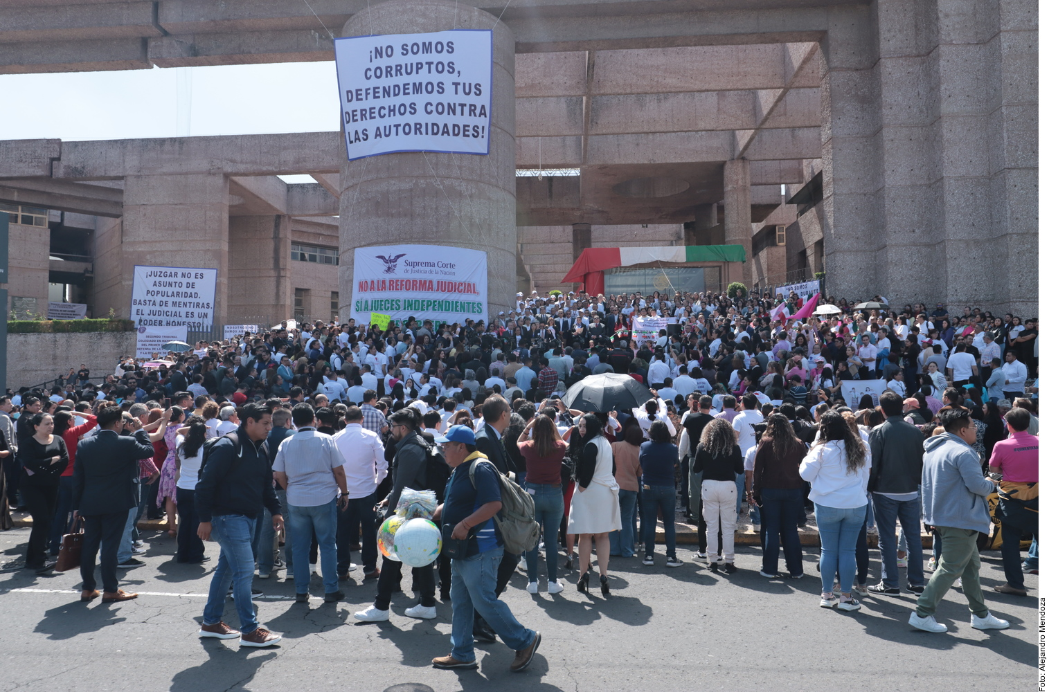 VAN JUZGADORES CONTRA MAYORÍA DE MORENA