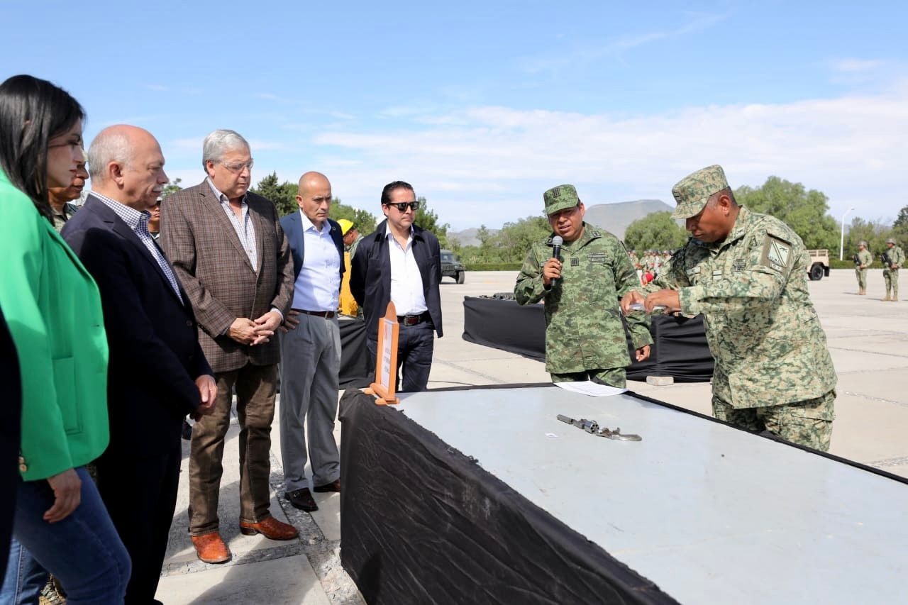 Contribuye población a la seguridad con entrega de armas