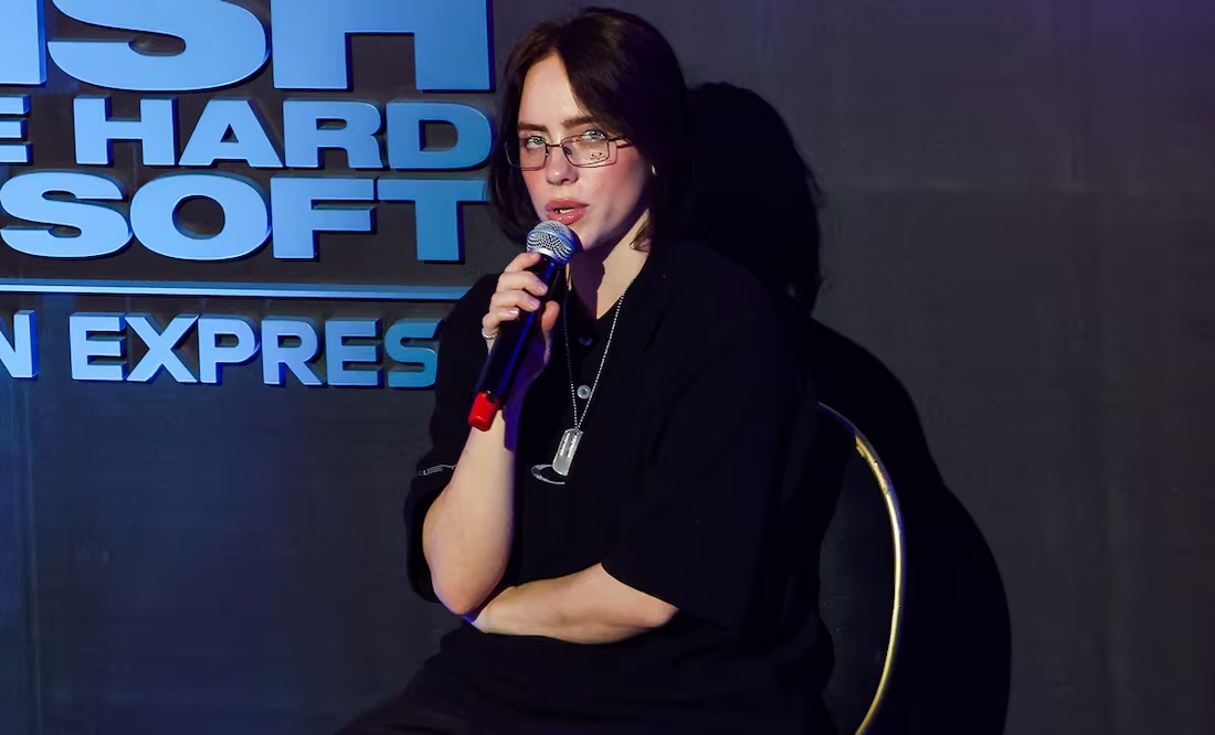 Billie Eilish inaugura tienda en CDMX y presenta su nuevo álbum pese a la lluvia