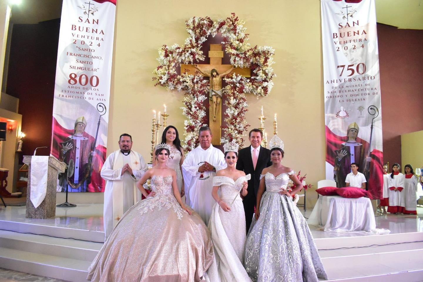 Coronan a soberanas en ceremonia litúrgica