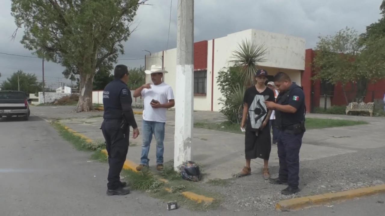 Impactan a motociclista