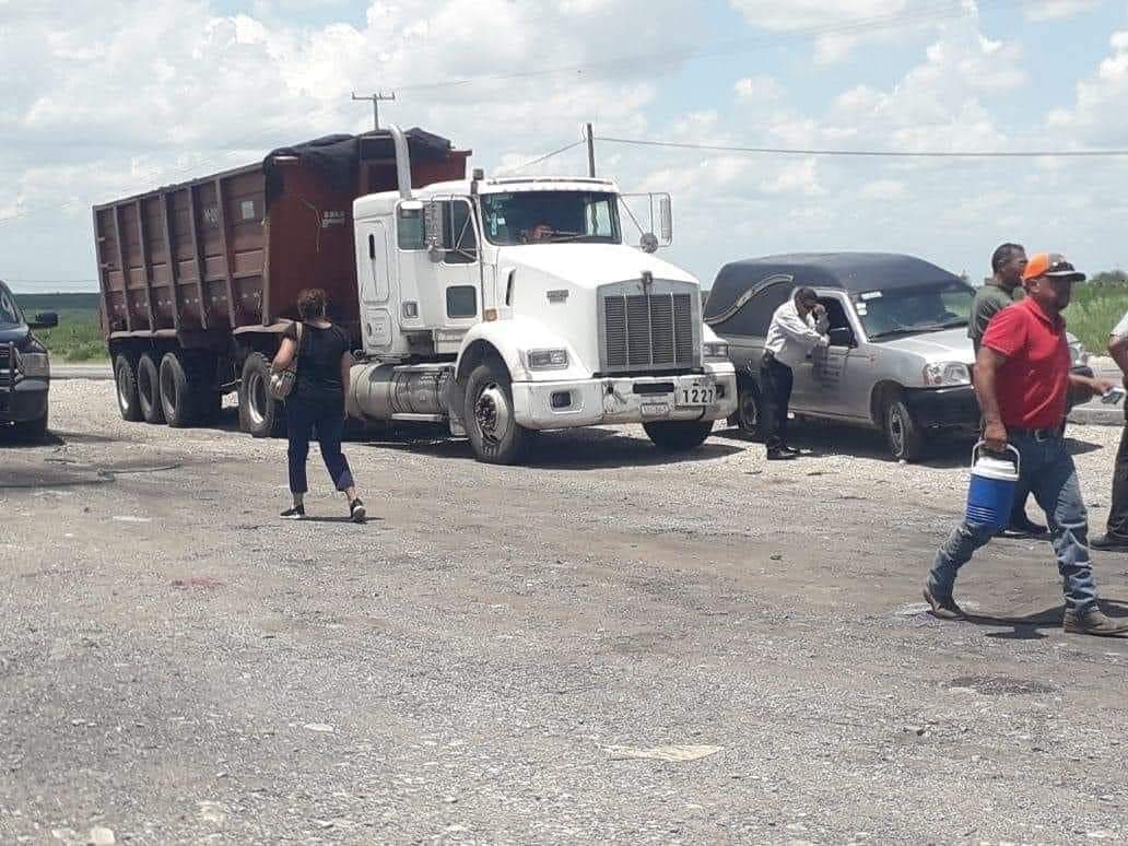 Muere trailero en carretera