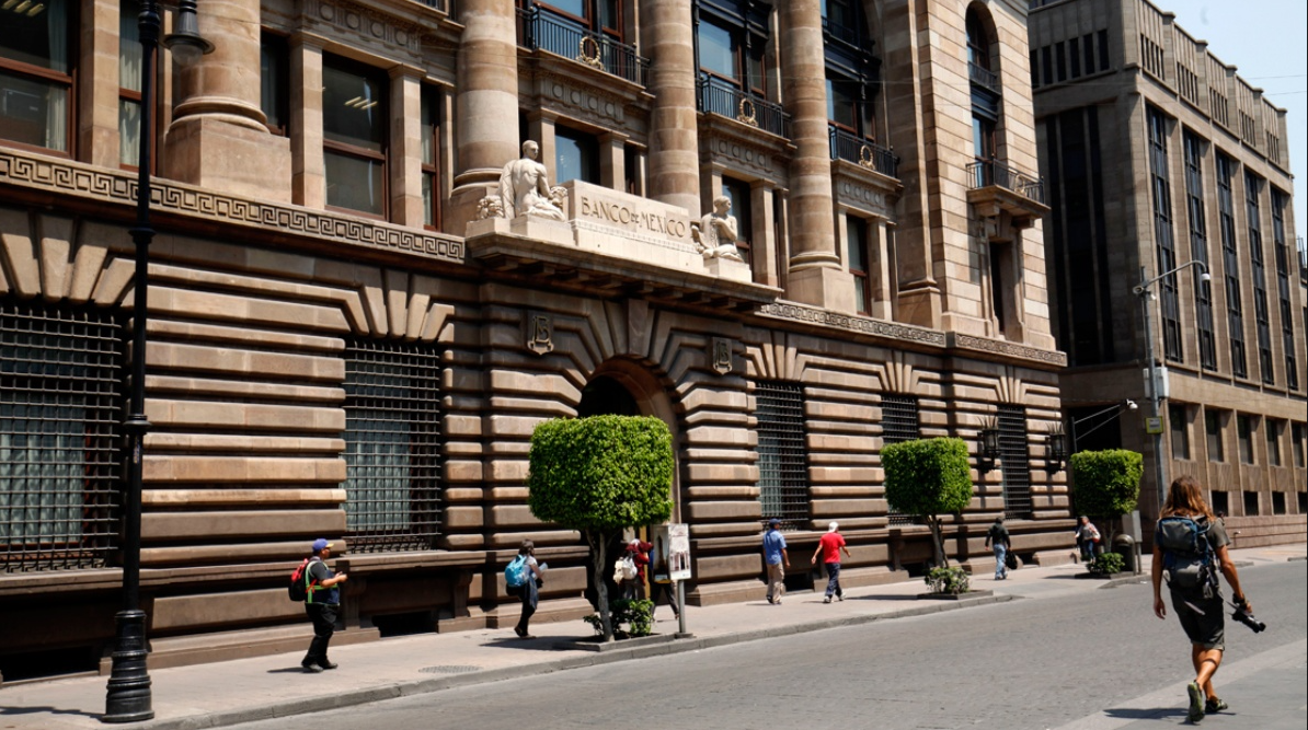 ¡Banxico sorprende! Baja su tasa de interés a 10.75%