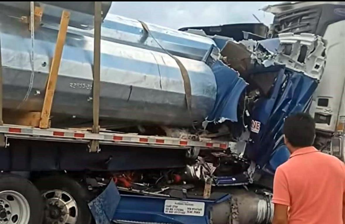 Tragedia, destrucción y caos; chocan 5 tráileres