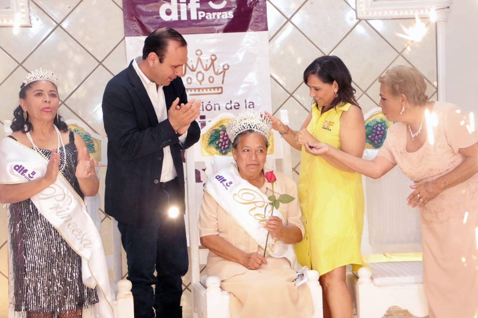Corona Liliana Salinas a reina de adultos mayores