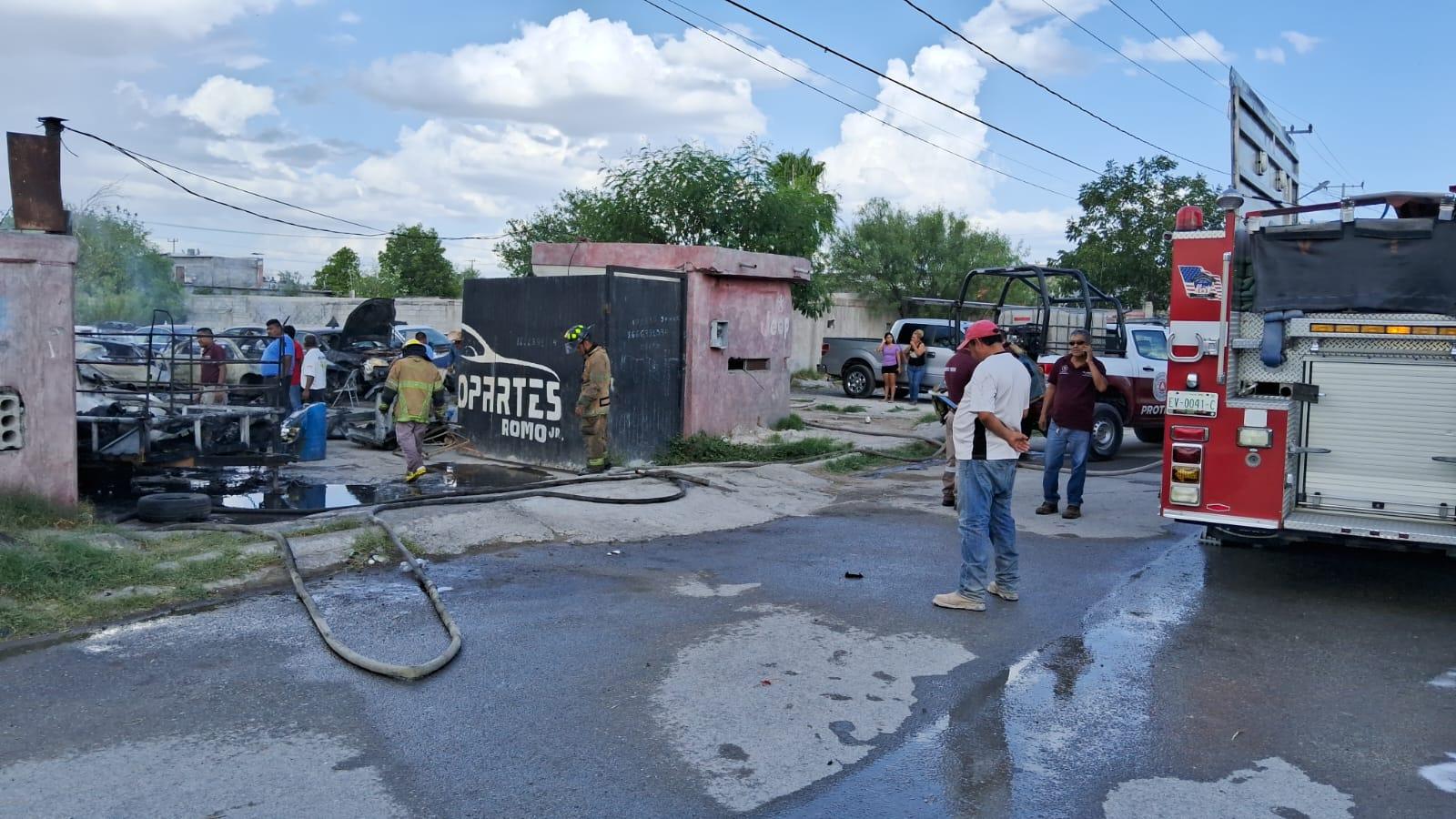 MOVILIZA INCENDIO EN YONQUE DE FRONTERA