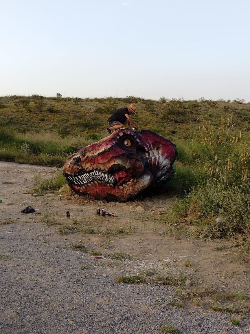 Luce restauración cabeza de T-Rex
