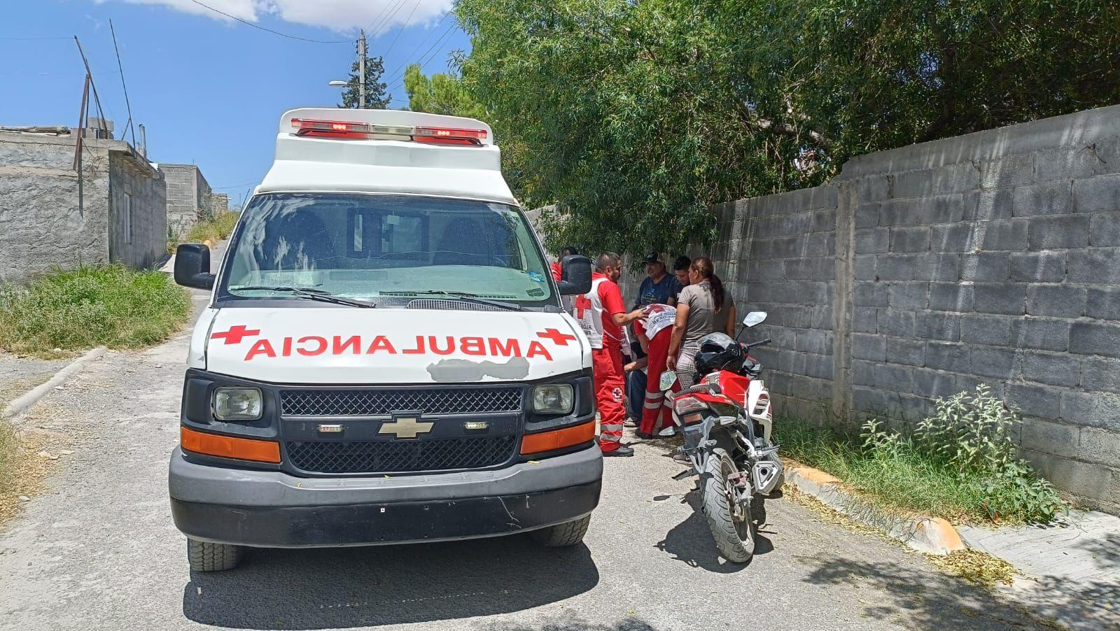 Hombre convulsiona y termina lesionado