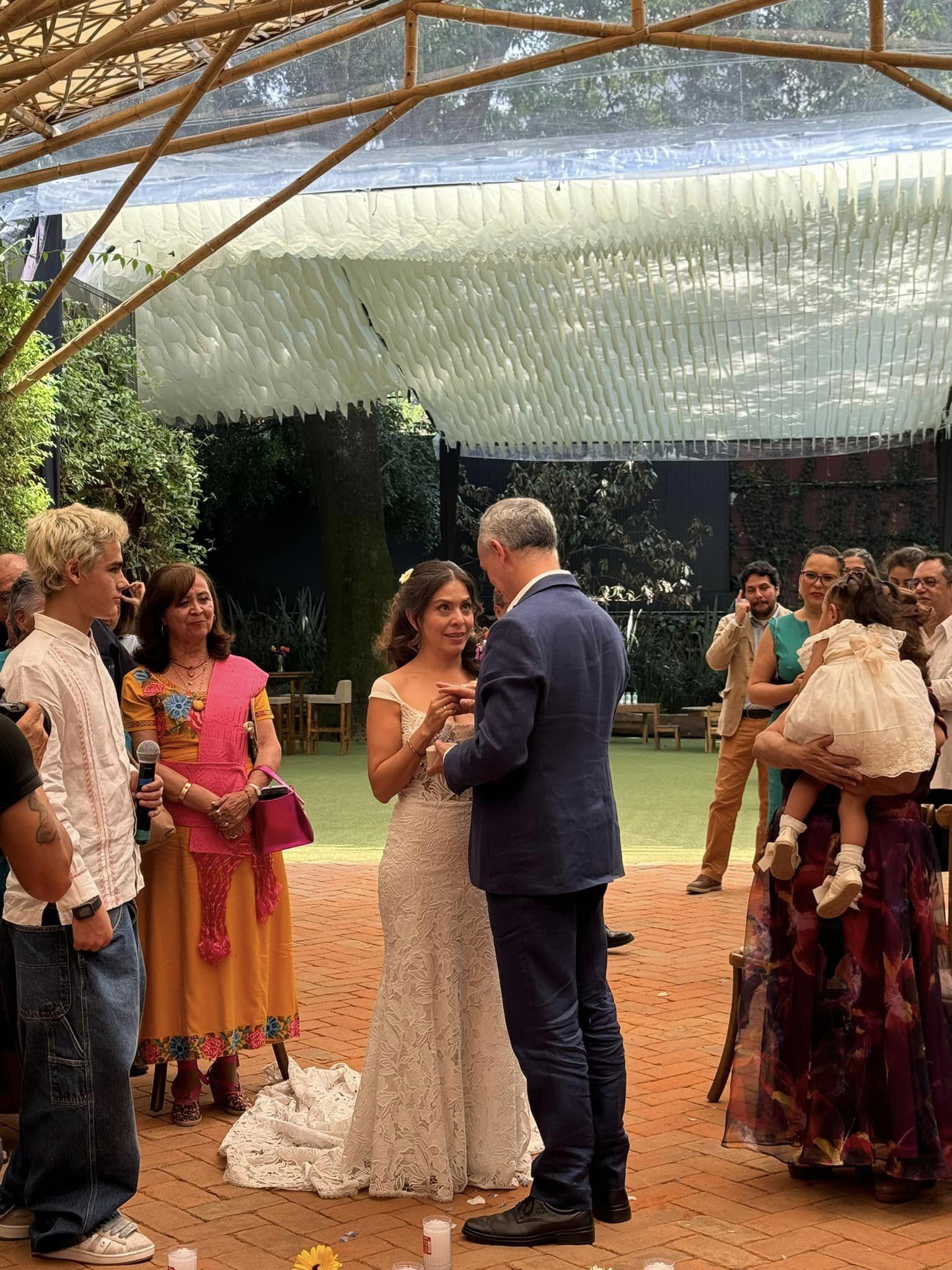 Se casan Rebeca Peralta y Hugo López-Gatell