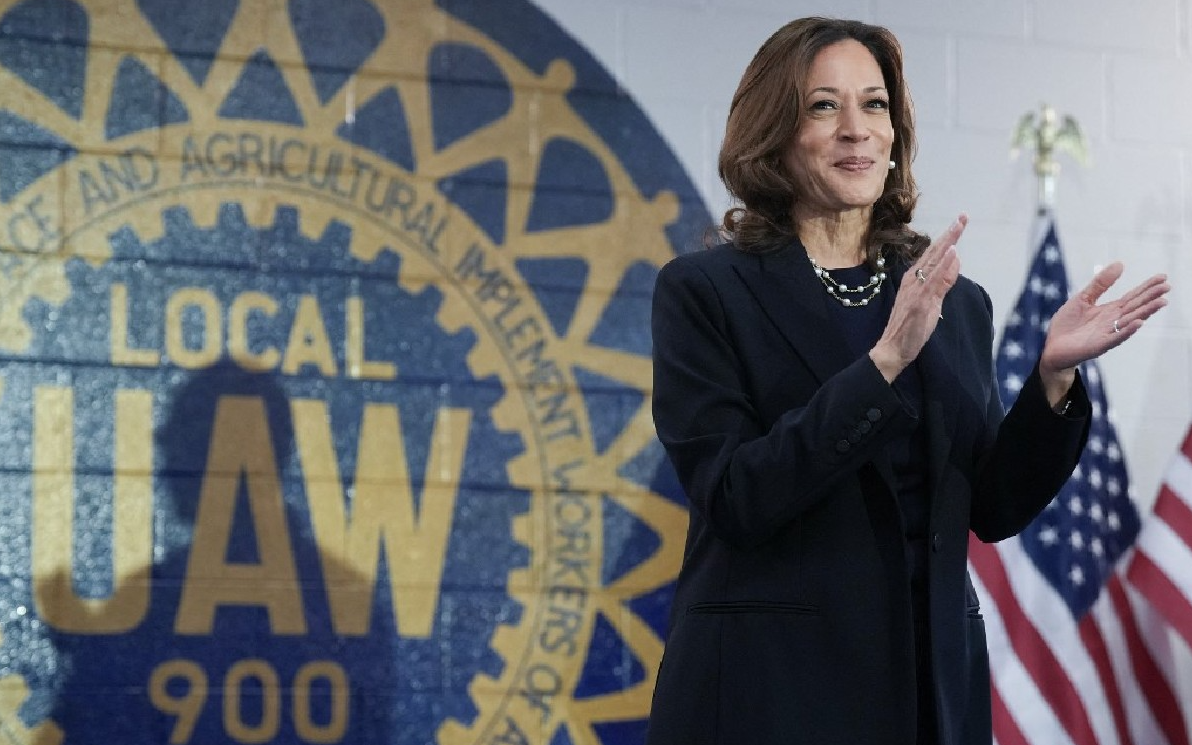 Kamala Harris ya es favorita en casas de apuestas; se abre otro frente
