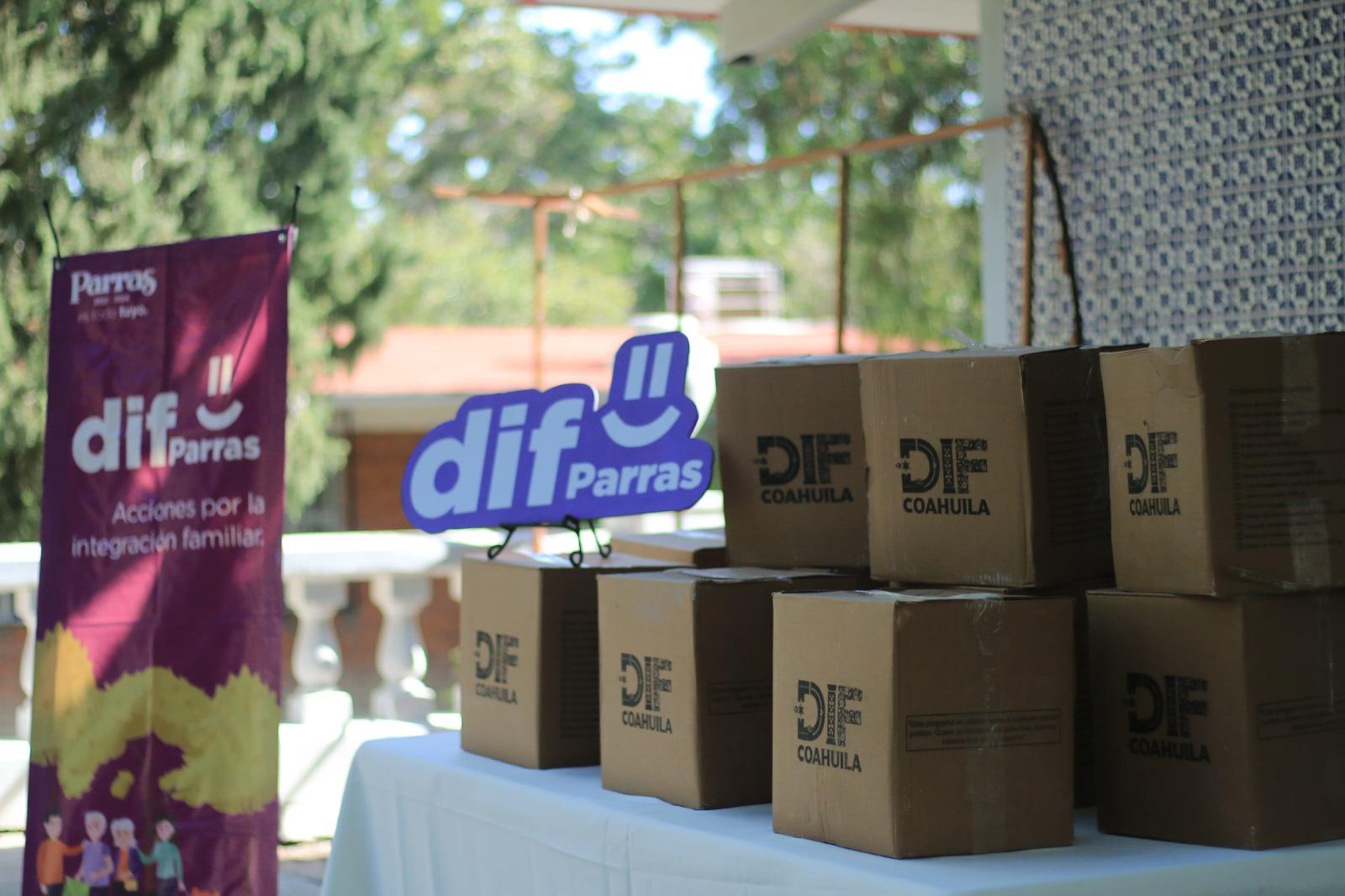 Entregan DIF despensas a adultos mayores en Parras