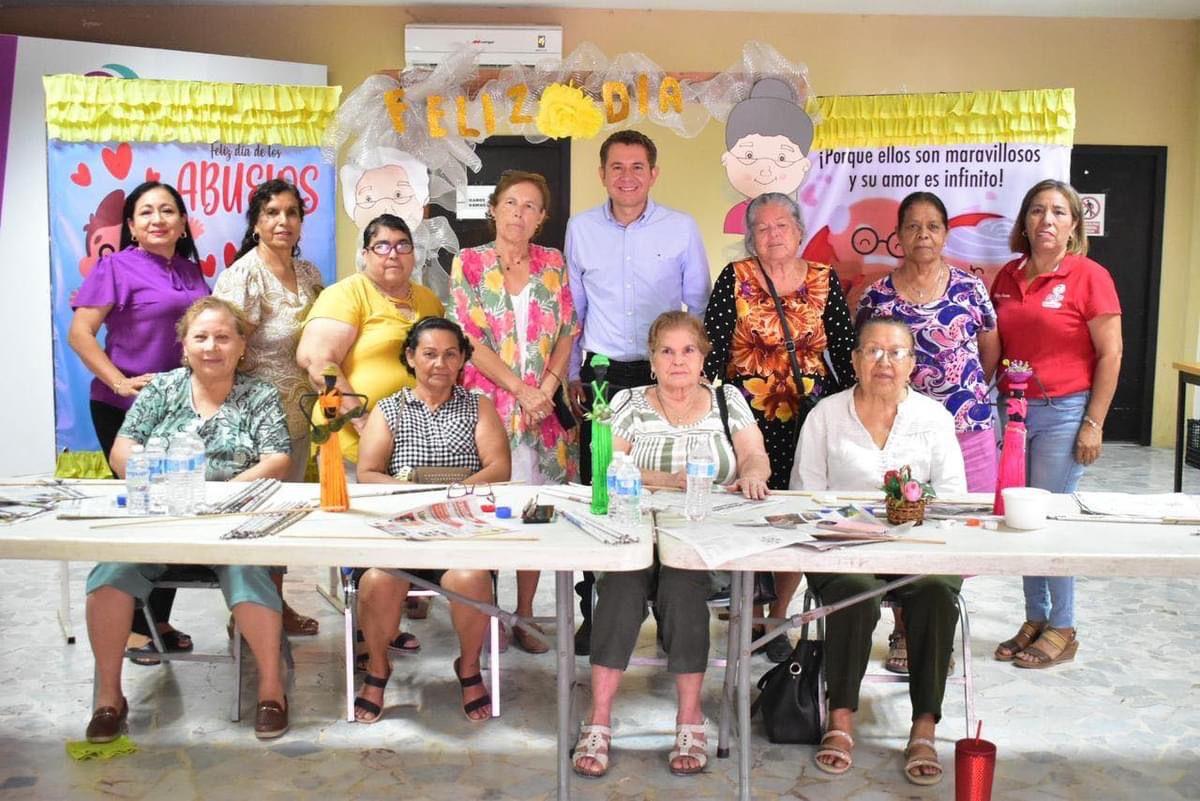 Elaboran muñecas artesanales en SB