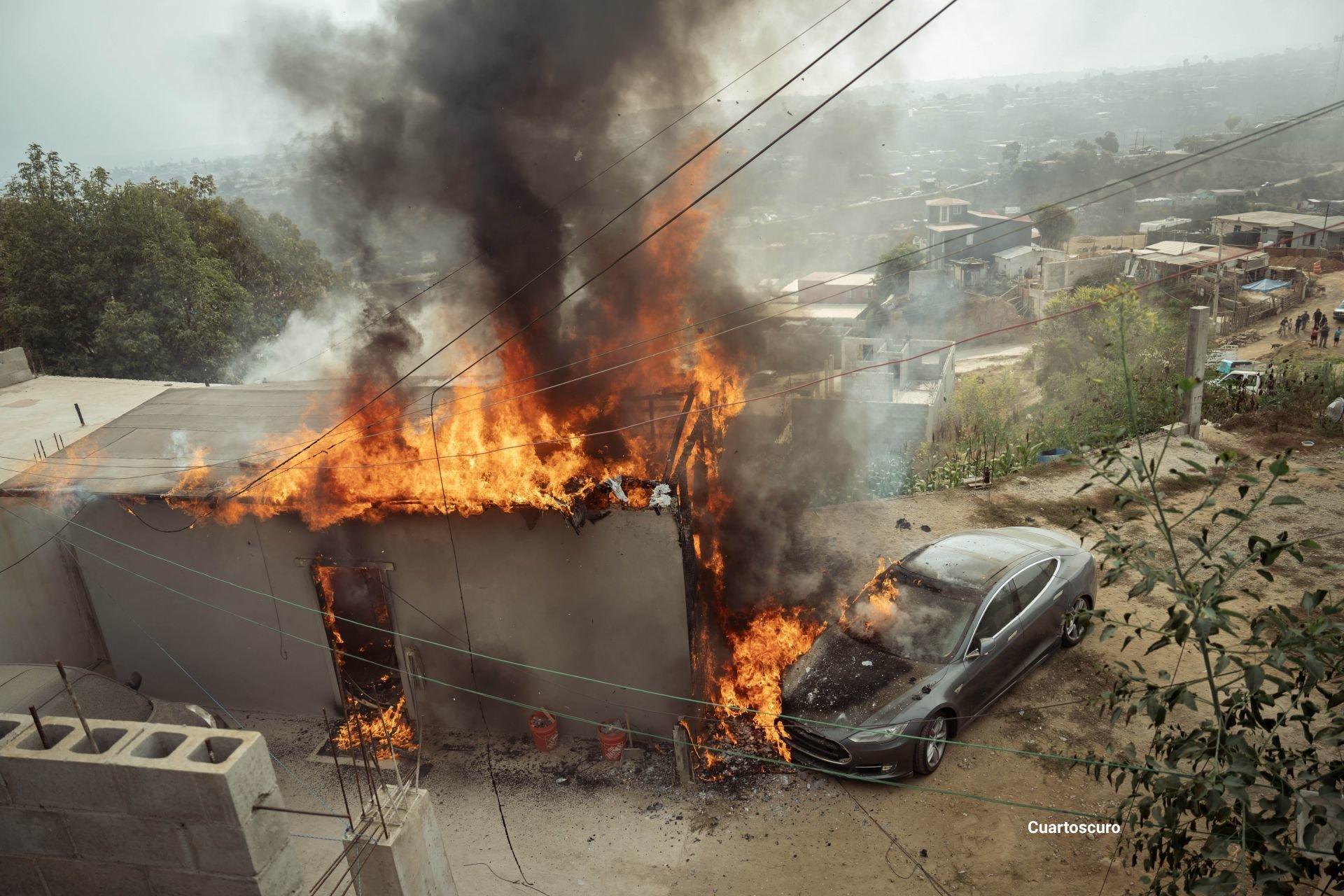 Tesla ‘tatemado’ en Tijuana: Auto eléctrico conectado a ‘diablitos’ se incendió