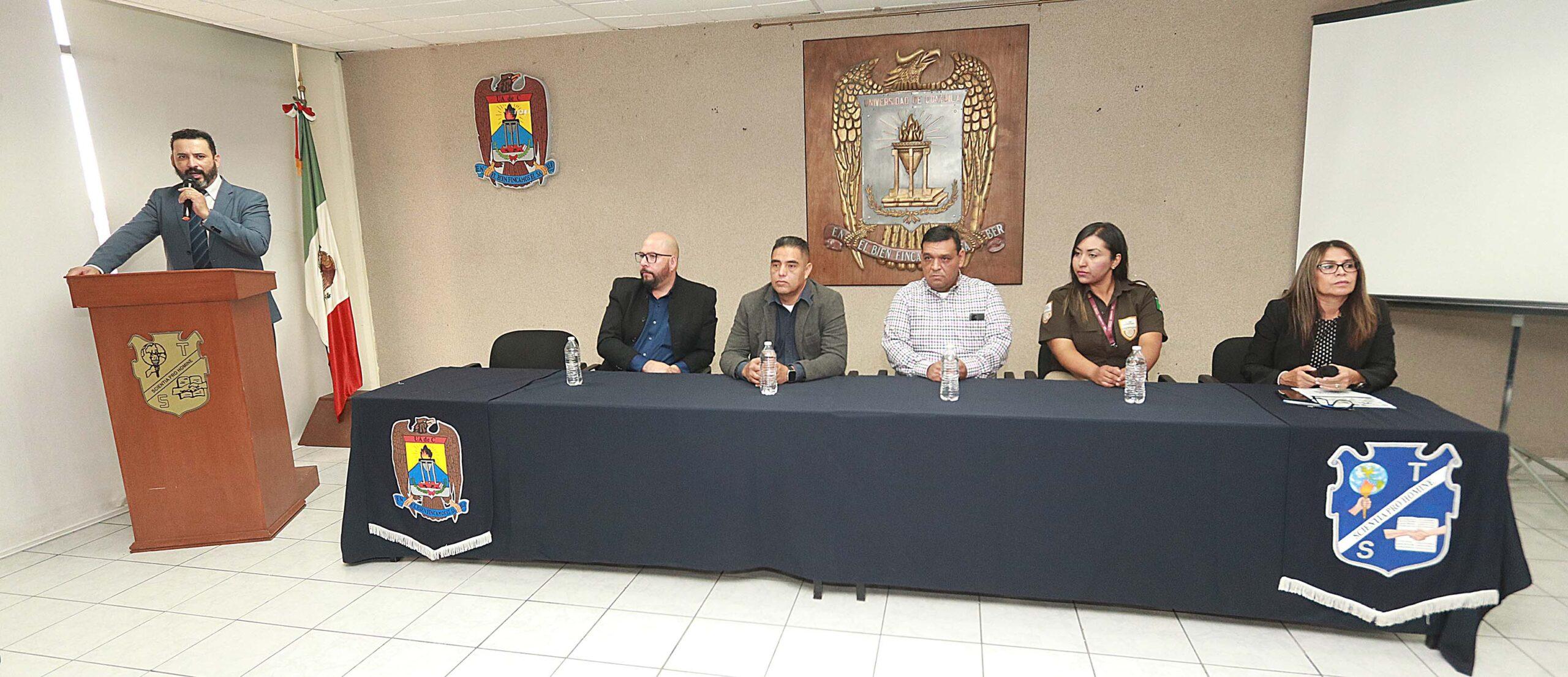 Realiza UAdeC segundo panel de trabajo social