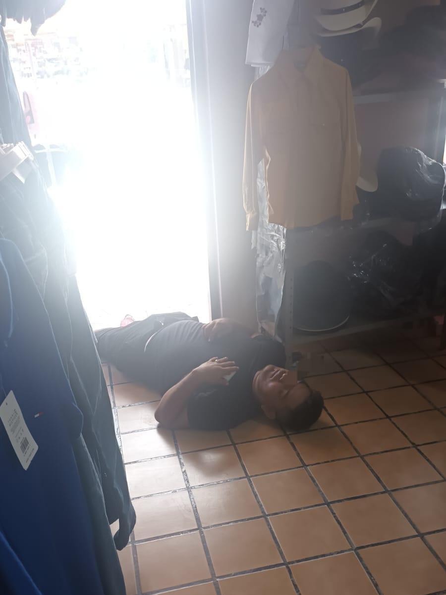 Se cayó de borracho