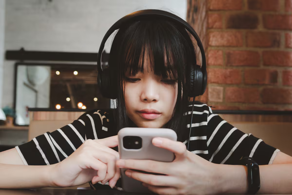 La adicción al celular afecta al 50% de los adolescentes: Según estudios
