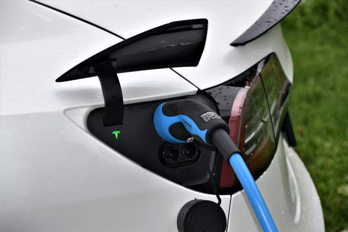 Autos eléctricos usados se desean menos que los de gasolina, y sus precios son aún más bajos