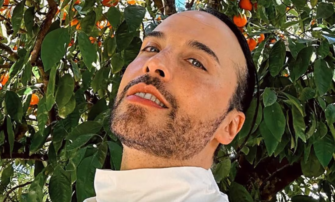 Apio Quijano pierde el equilibrio en plena transmisión