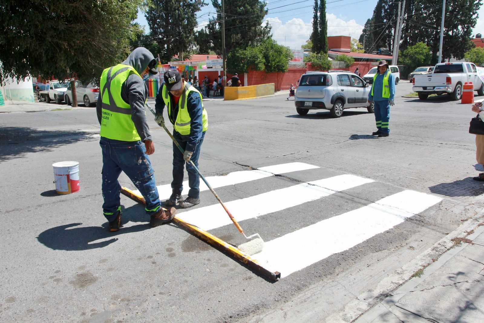 Pinta Saltillo pasos peatonales en zonas escolares